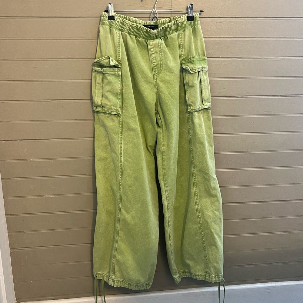 Green cargo pants